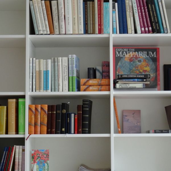 Boeken in leeskamer